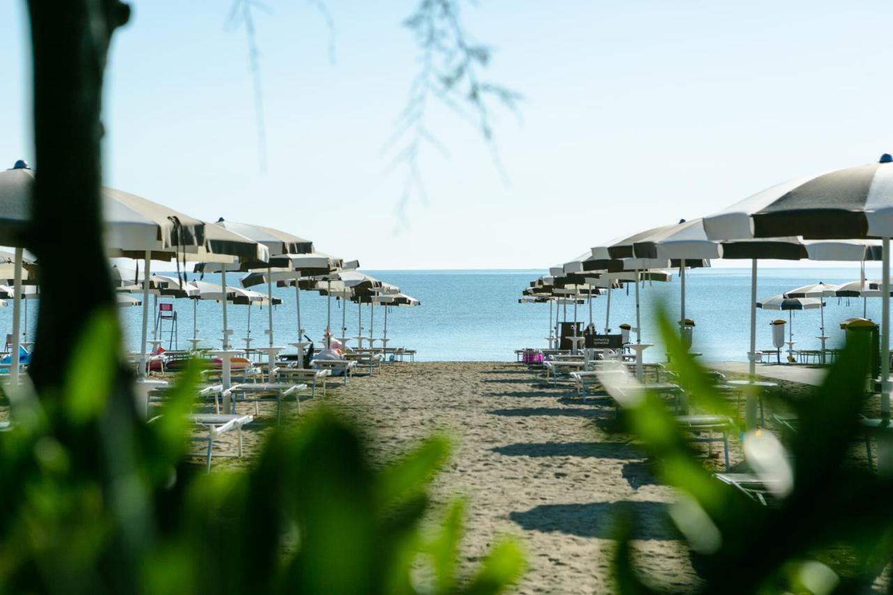 Centro Vacanze Camping Spinnaker Marina Palmense Esterno foto
