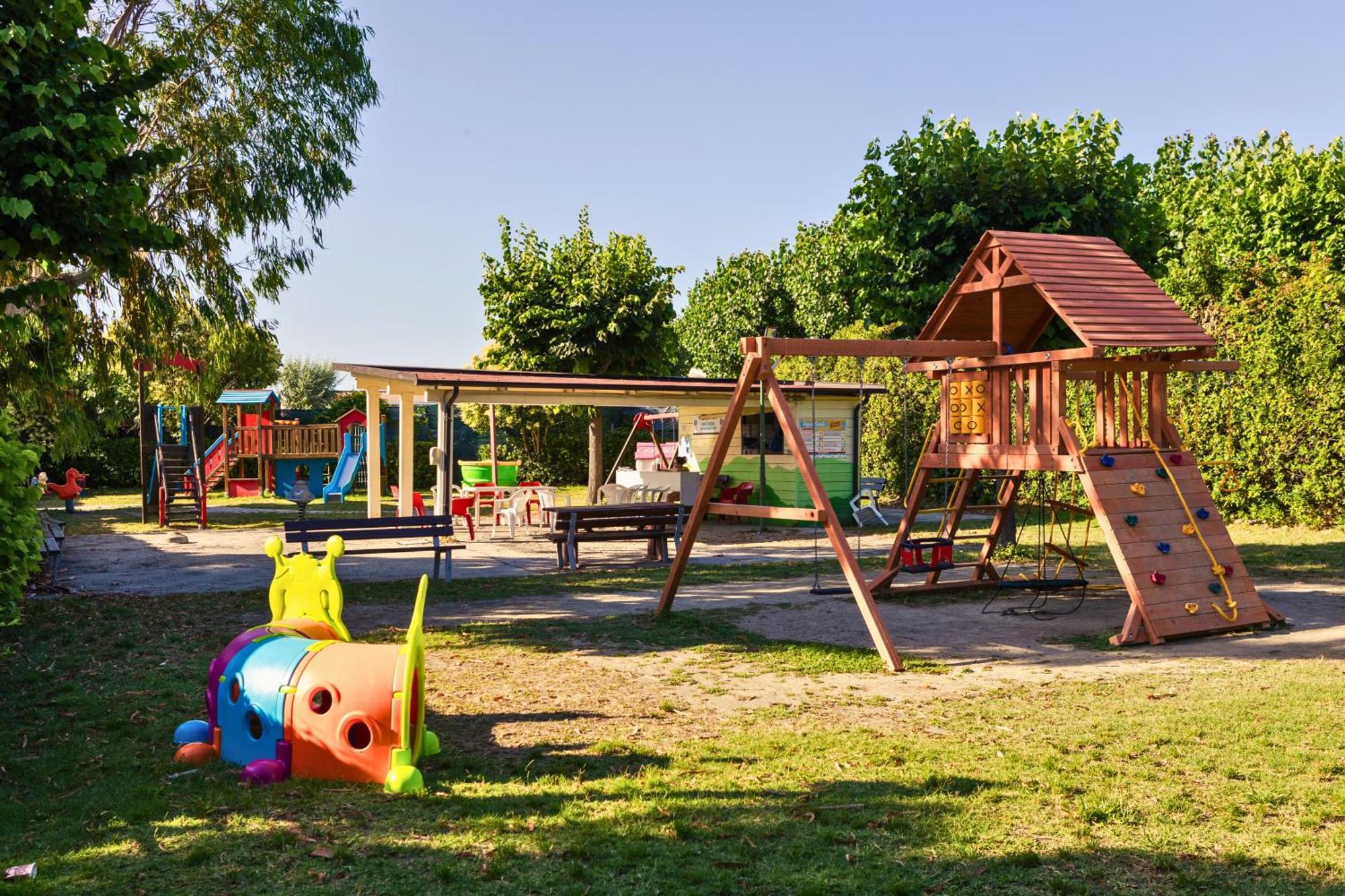 Centro Vacanze Camping Spinnaker Marina Palmense Esterno foto