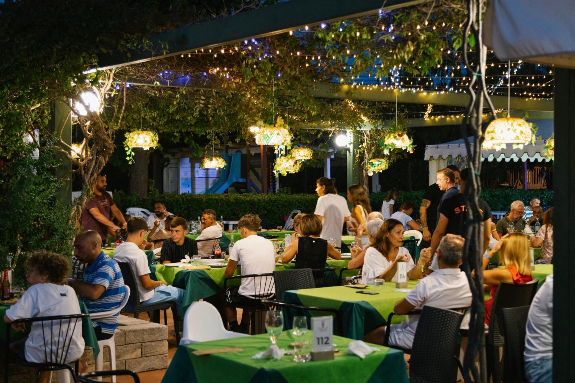 Centro Vacanze Camping Spinnaker Marina Palmense Esterno foto